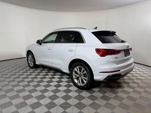 Glacier White Metallic 2022 Audi Q3 45 S line Premium