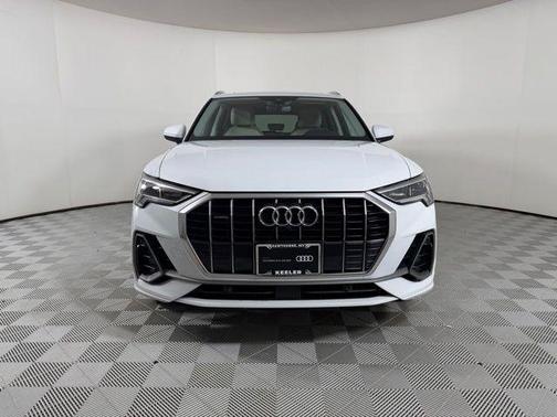 Glacier White Metallic 2022 Audi Q3 45 S line Premium