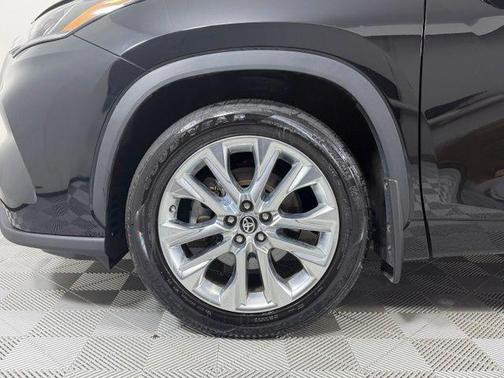 Midnight Black Metallic 2023 Toyota Highlander Limited