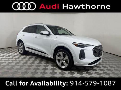 Glacier White Metallic 2026 Audi Q5 PLUS