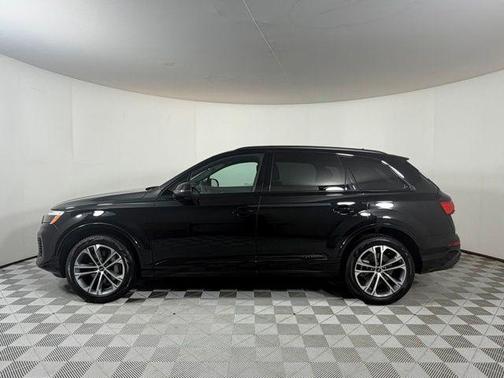 Mythos Black Metallic 2025 Audi Q7 45 Premium