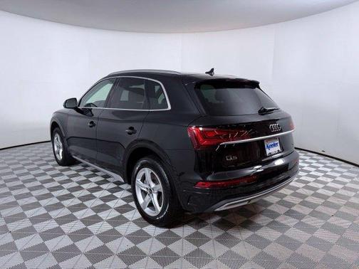 Brilliant Black 2023 Audi Q5 40 Premium