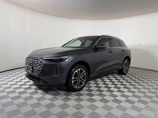 Tambora Gray Metallic 2025 Audi Q5 2.0T quattro Premium