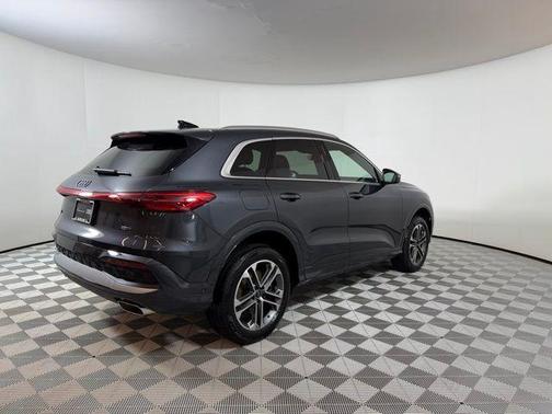 Tambora Gray Metallic 2025 Audi Q5 2.0T quattro Premium