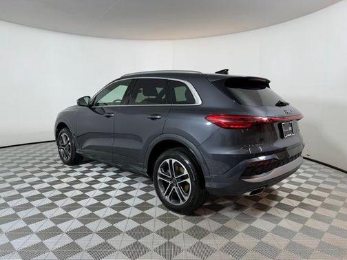 Tambora Gray Metallic 2025 Audi Q5 2.0T quattro Premium