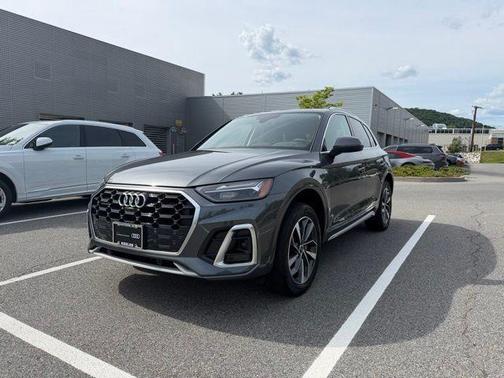 Daytona Gray Pearl Effect 2023 Audi Q5 45 S line quattro Premium