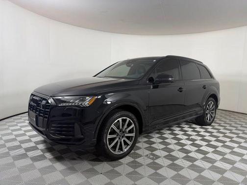 Mythos Black Metallic 2024 Audi Q7 45 Premium Plus