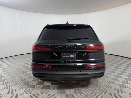 Mythos Black Metallic 2024 Audi Q7 45 Premium Plus