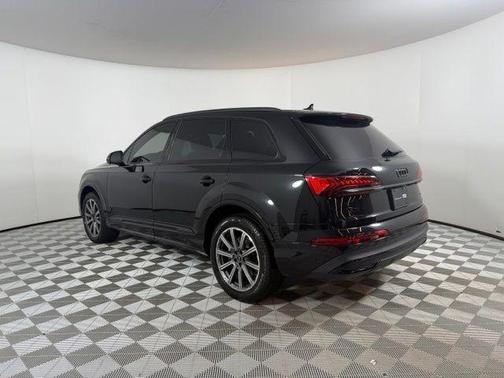 Mythos Black Metallic 2024 Audi Q7 45 Premium Plus