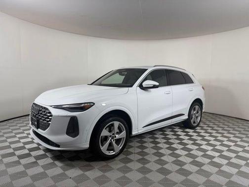Glacier White Metallic 2025 Audi Q5 2.0T quattro Premium