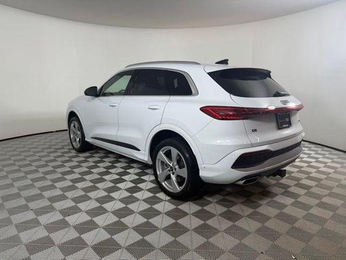 Glacier White Metallic 2025 Audi Q5 2.0T quattro Premium