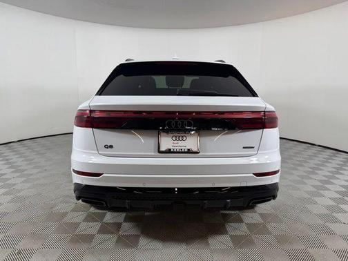 Glacier White Metallic 2026 Audi Q8 55 Premium