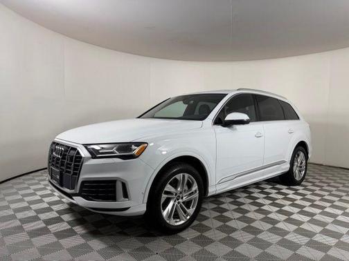 Glacier White Metallic 2023 Audi Q7 45 Premium