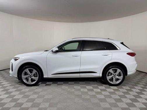 Glacier White Metallic 2025 Audi Q5 2.0T quattro Premium
