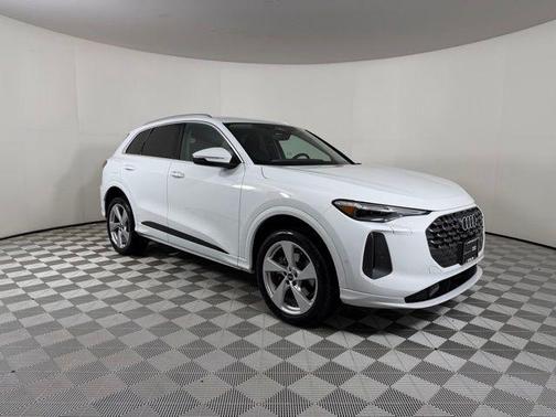 Glacier White Metallic 2025 Audi Q5 2.0T quattro Premium
