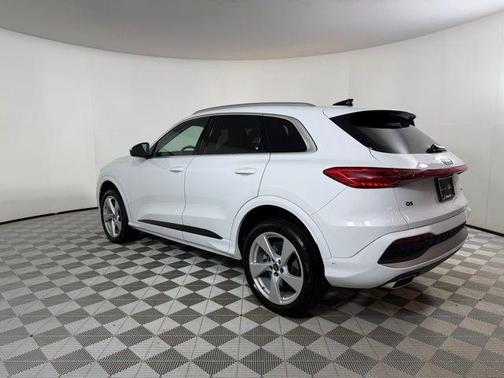 Glacier White Metallic 2025 Audi Q5 2.0T quattro Premium
