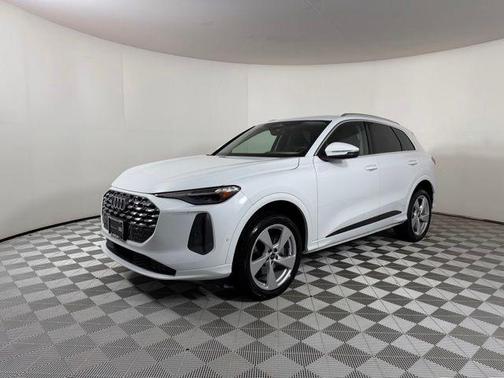 Glacier White Metallic 2025 Audi Q5 2.0T quattro Premium