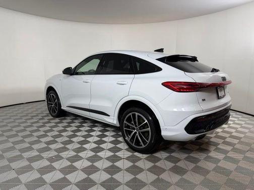 Glacier White Metallic 2026 Audi Q5 PLUS