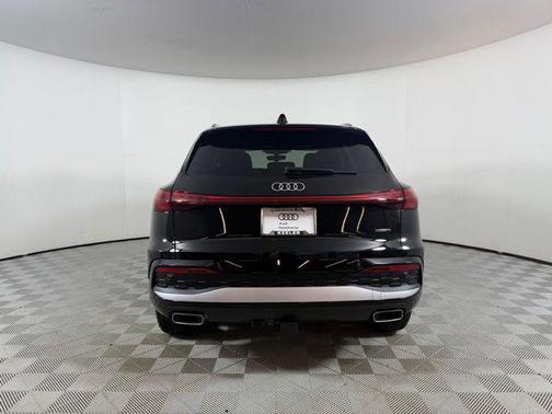 Mythos Black Metallic 2026 Audi Q5