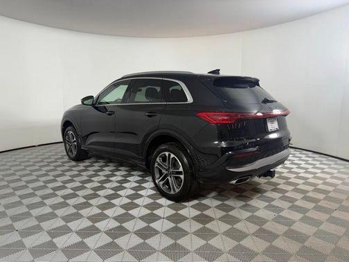 Mythos Black Metallic 2026 Audi Q5