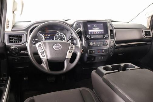 2023 Nissan Titan SV