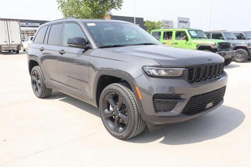 2025 Jeep Grand Cherokee Laredo
