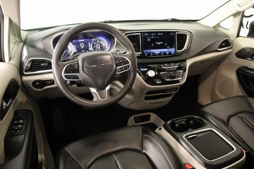 2023 Chrysler Pacifica Touring-L