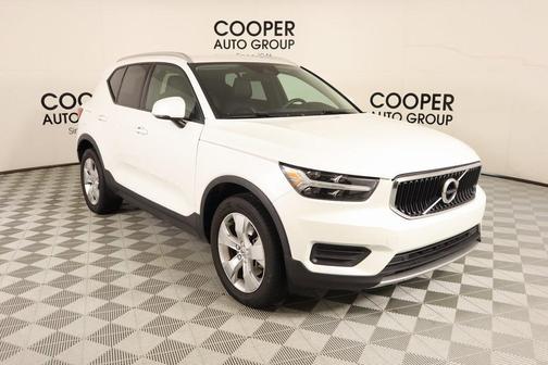 2022 Volvo XC40 T4 Momentum