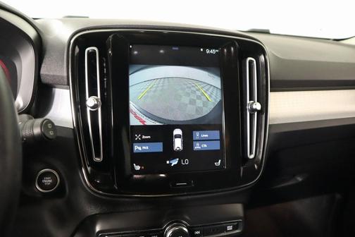 2022 Volvo XC40 T4 Momentum