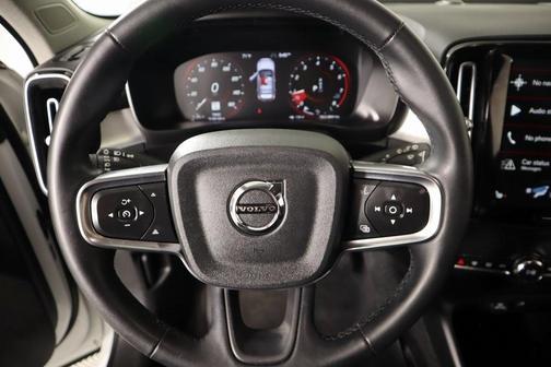 2022 Volvo XC40 T4 Momentum
