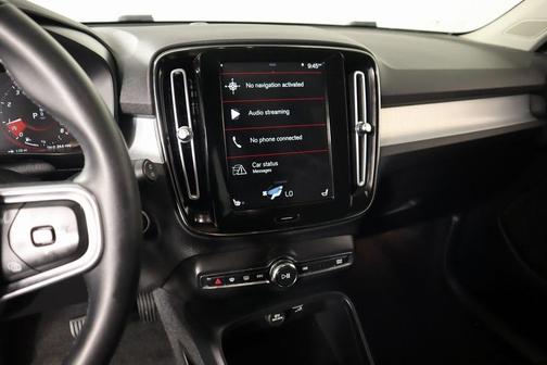 2022 Volvo XC40 T4 Momentum