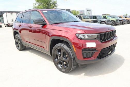 2025 Jeep Grand Cherokee Laredo