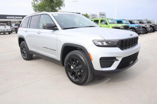 2025 Jeep Grand Cherokee Laredo