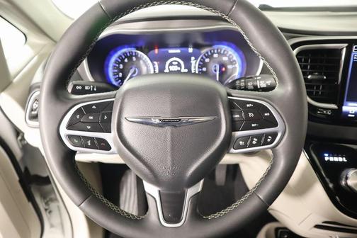 2023 Chrysler Pacifica Touring-L
