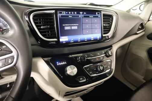 2023 Chrysler Pacifica Touring-L