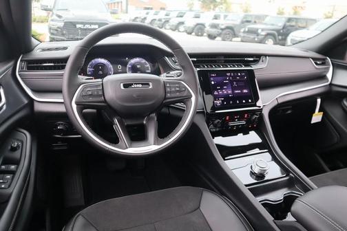 2025 Jeep Grand Cherokee L Laredo