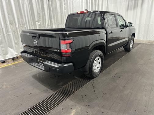 2023 Nissan Frontier S