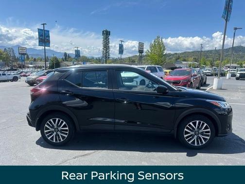 Super Black 2022 Nissan Kicks SV