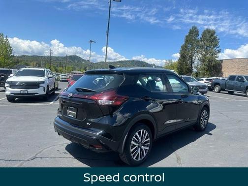 Super Black 2022 Nissan Kicks SV