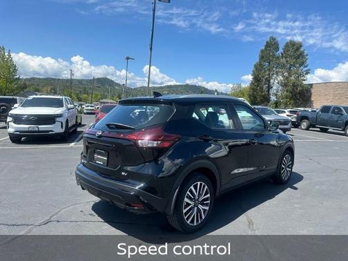 Super Black 2022 Nissan Kicks SV