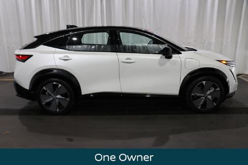 2 Tone White / Black Roof 2023 Nissan ARIYA PLATINUM+