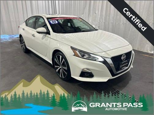 White 2022 Nissan Altima 2.5 Platinum