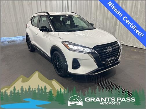 2023 Nissan Kicks SR