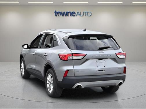 Silver Metallic 2022 Ford Escape SE