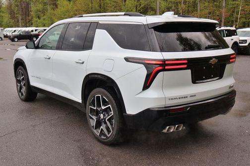 Polar White 2026 Chevrolet Traverse High Country