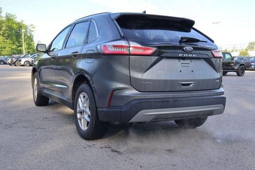 Gray Metallic 2022 Ford Edge SEL