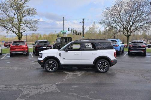 Oxford White 2022 Ford Bronco Sport Outer Banks