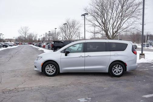 2024 Chrysler Voyager LX