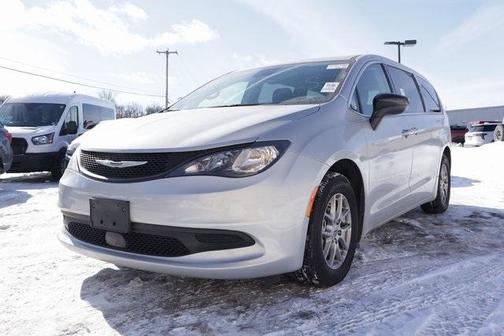 2024 Chrysler Voyager LX