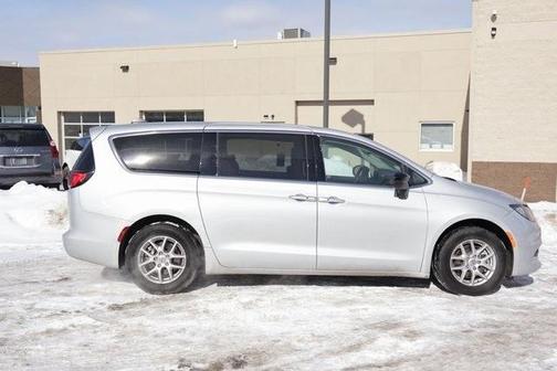 2024 Chrysler Voyager LX